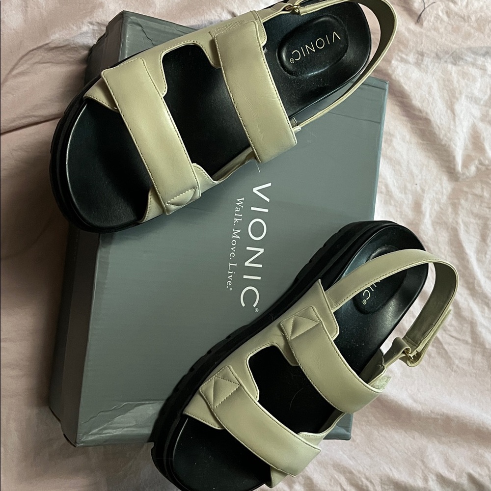 Vionic Two-Tone Cream Leather Sandals 10M NEW